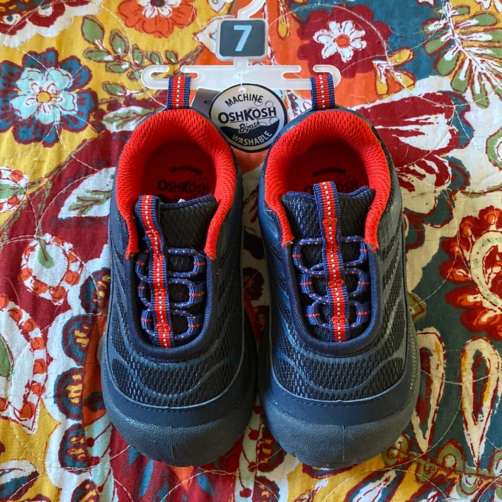 Boys athletic shoe